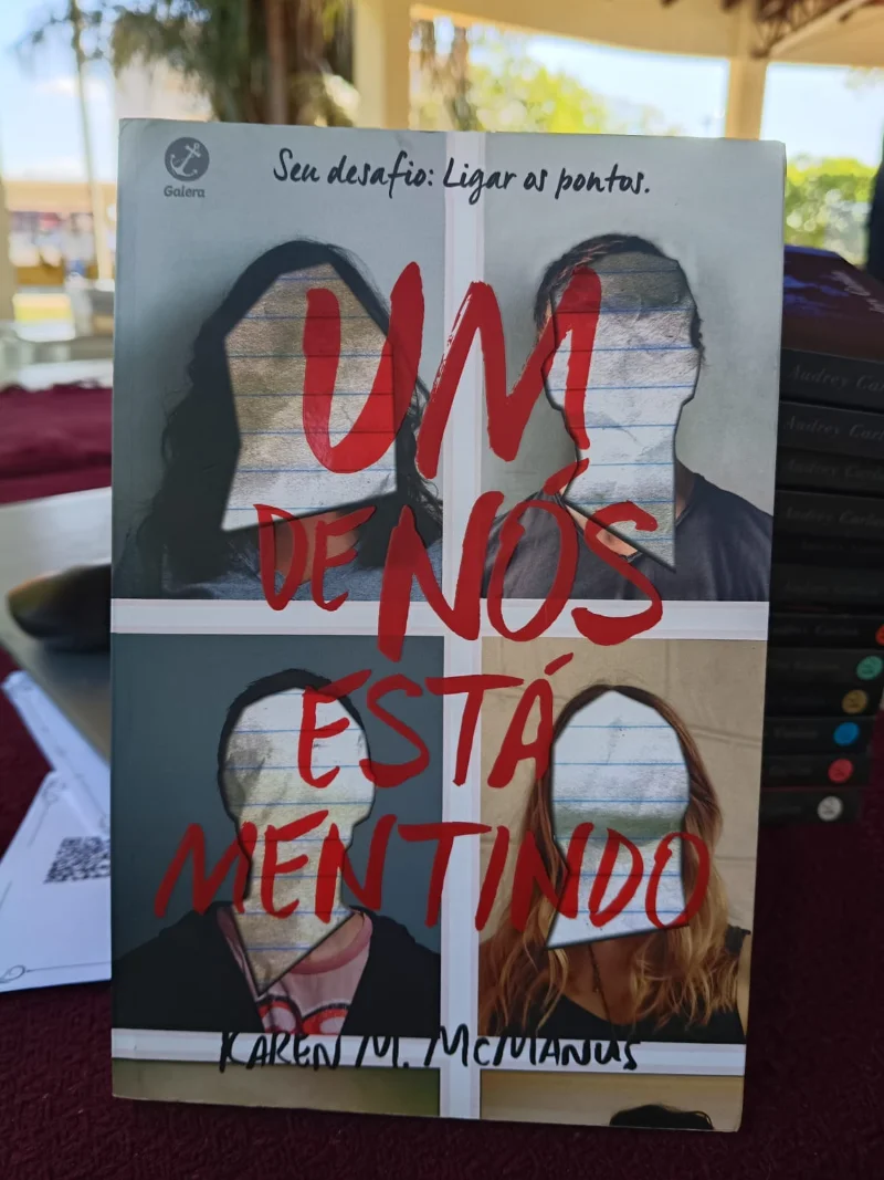 Um de nós está mentindo