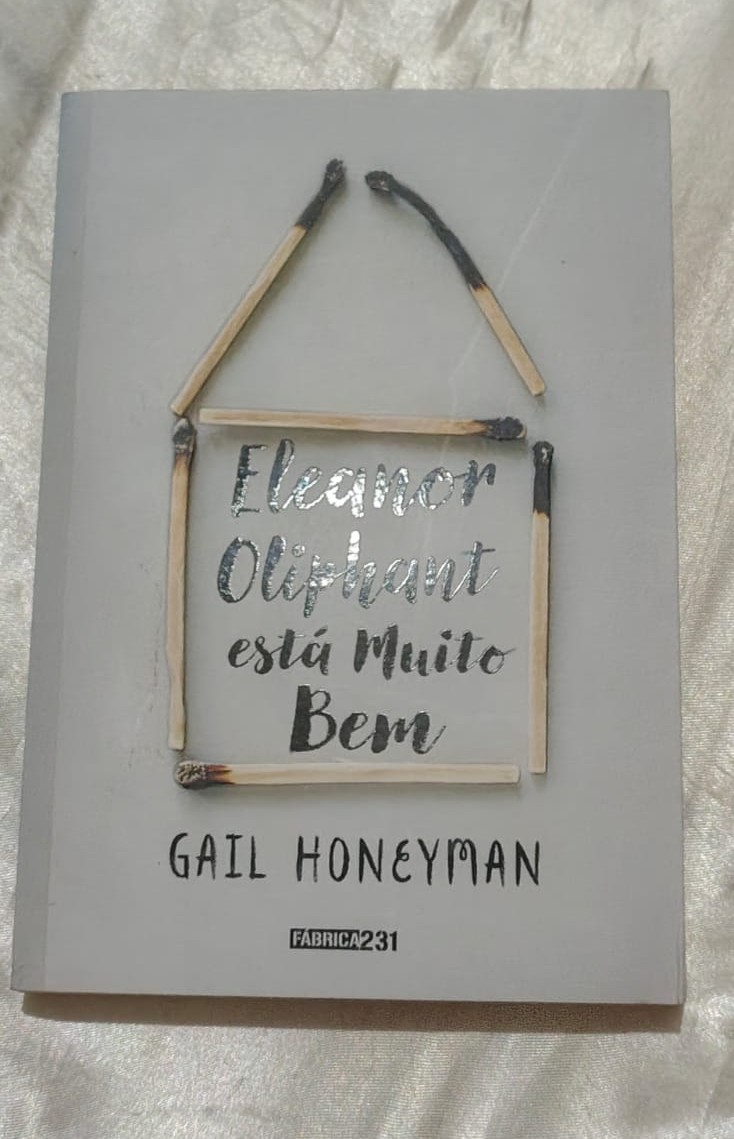 Eleanor Oliphant está muito bem